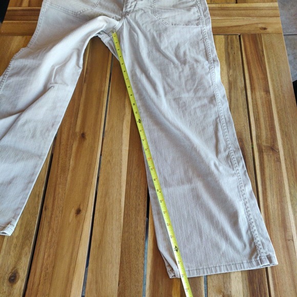 Levi's Women's Pants Khaki Size 29 Straight Leg Flat Front - Picture 3 of 7